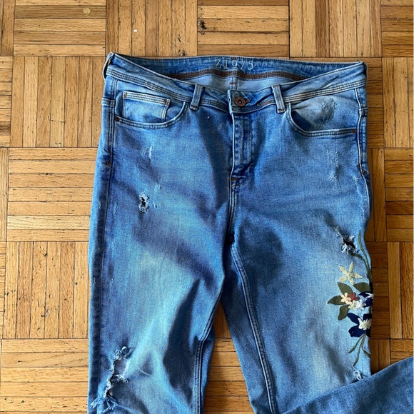 Zara Ankle Embroidered Jeans - Picture 2 of 10